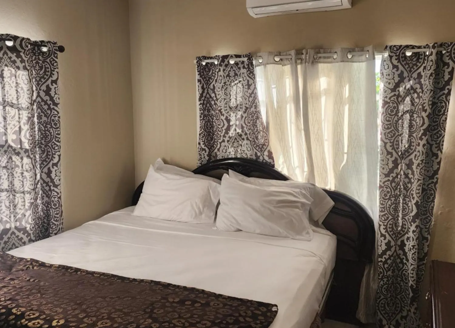Hilltop Haven Hopewell 0*,  Jamaica